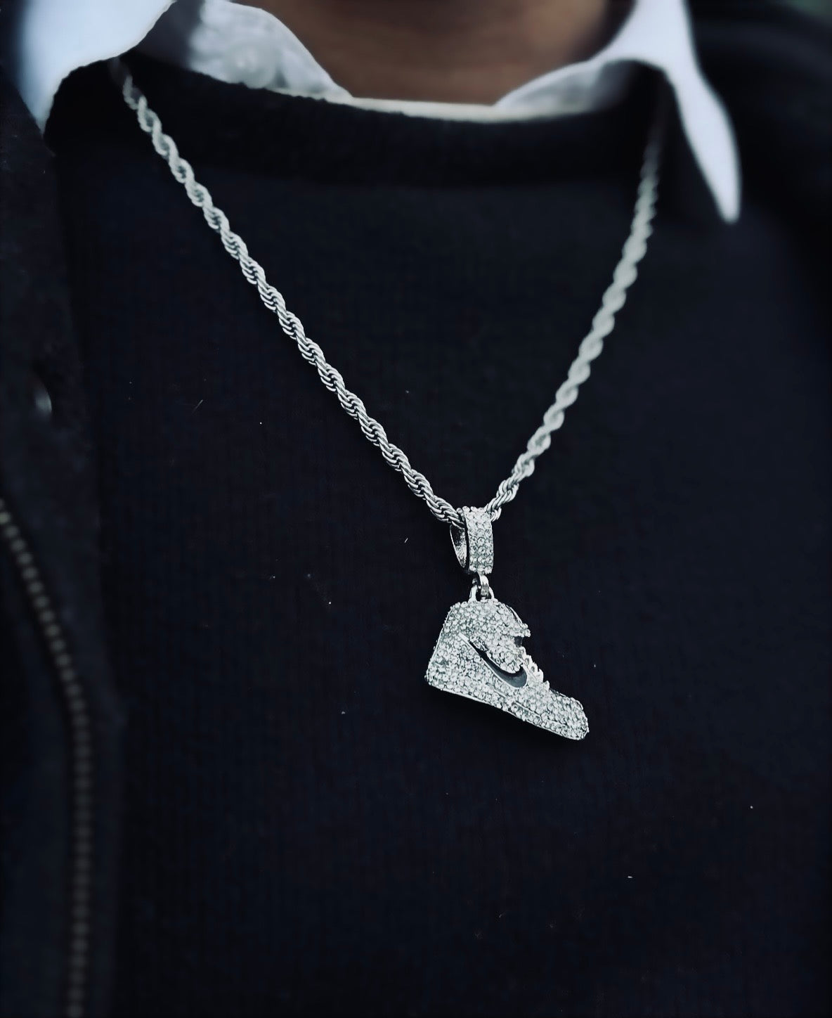 BLINKING SNEAKERS PENDANT WITH CHAIN
