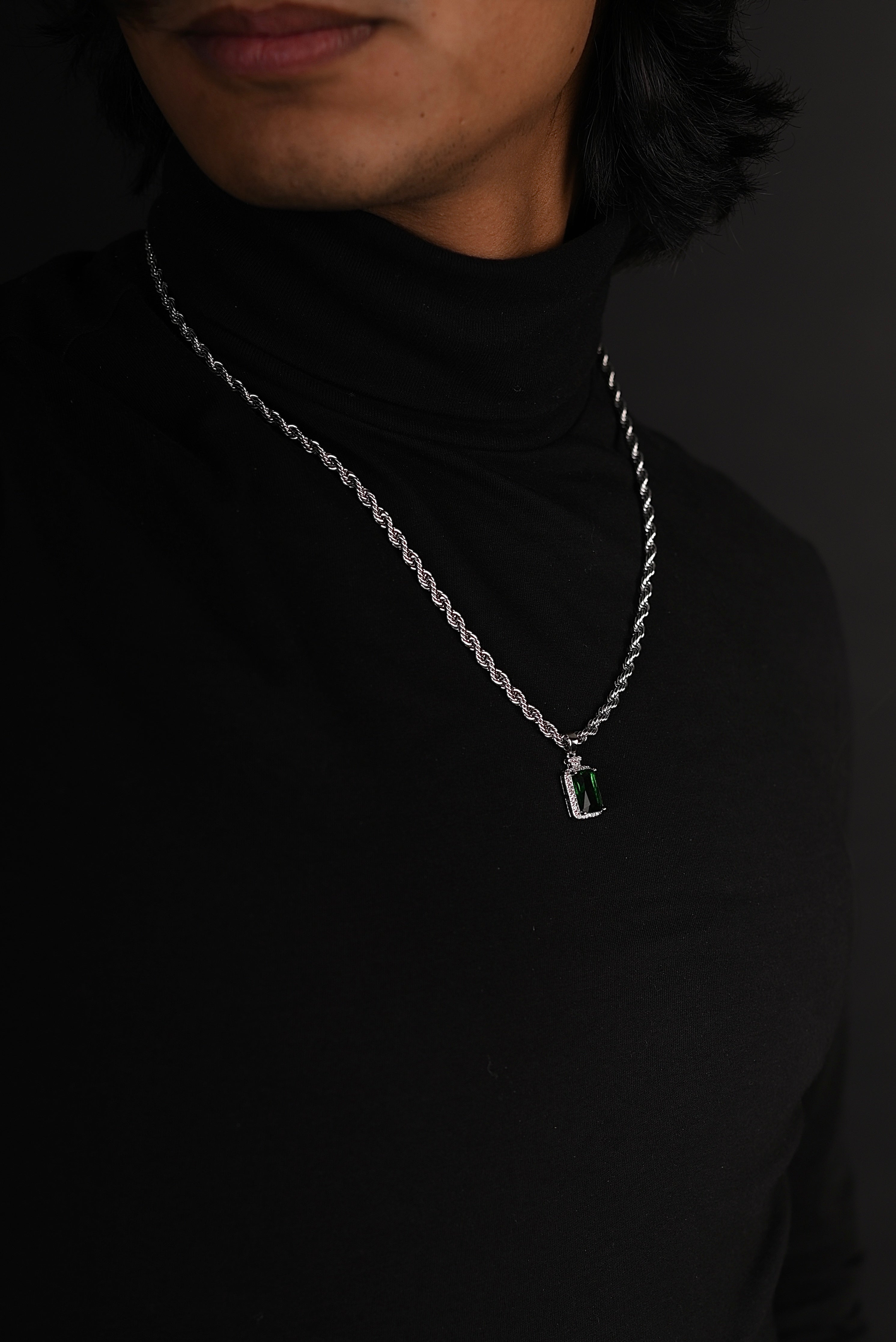GREEN EMERALD PENDANT WITH ROPE CHAIN