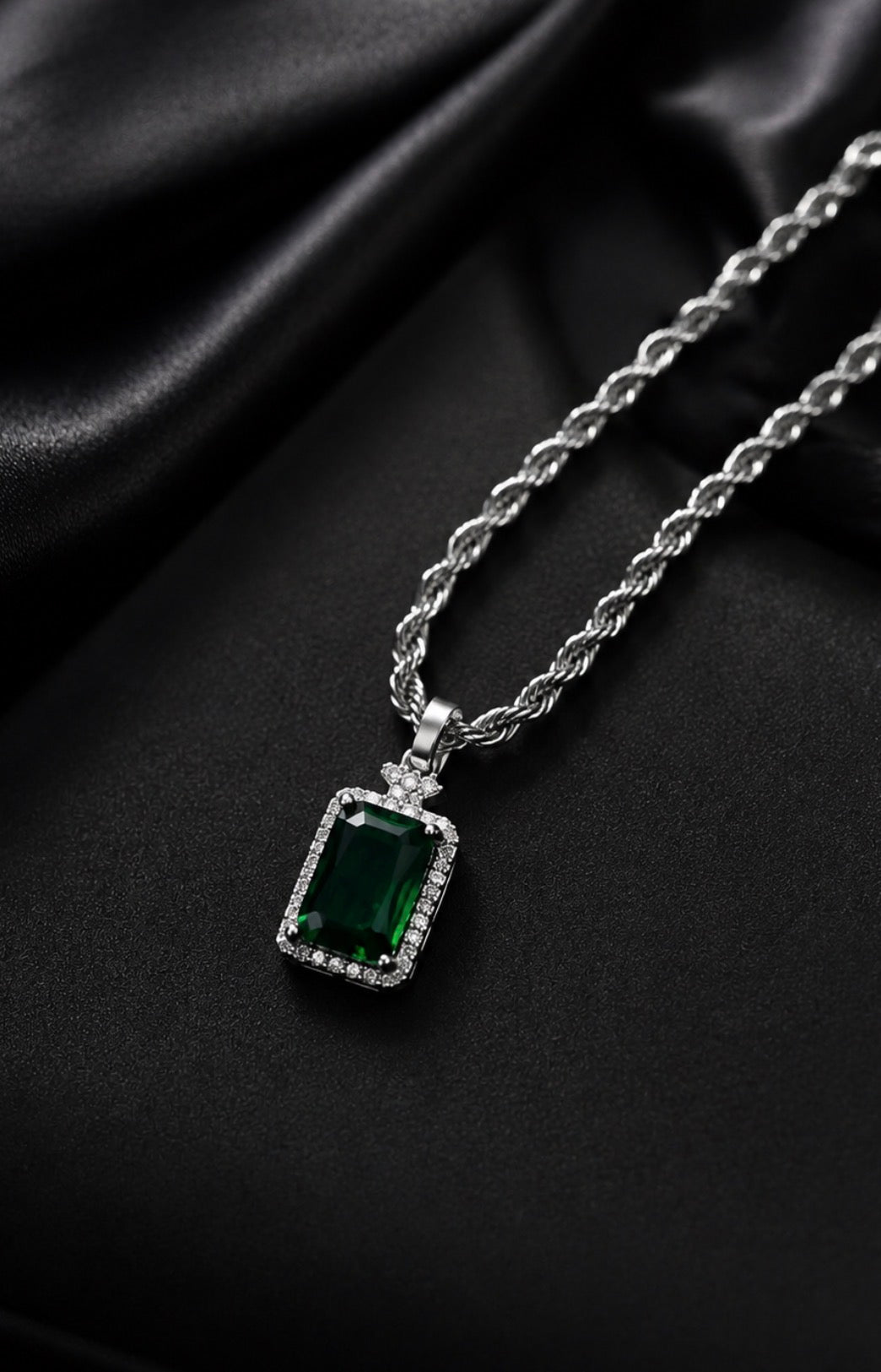 GREEN EMERALD PENDANT WITH ROPE CHAIN